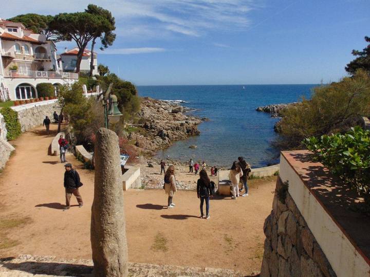 Los turistas se multiplican hasta por 9 en verano en el municipio de Castell-Platja d'Aro.