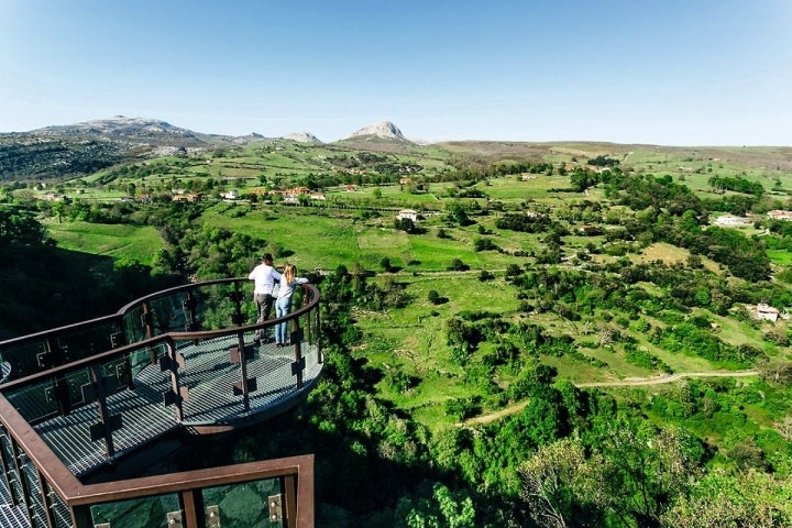 Mirador de la Reina sobre el nacimiento del río Gándara.