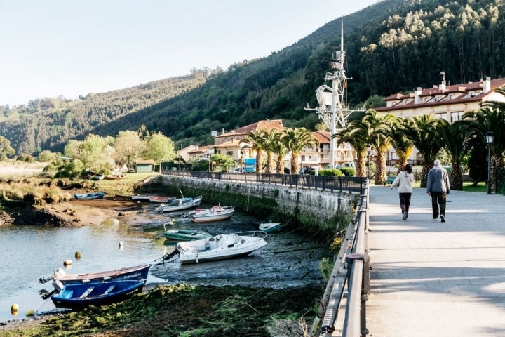 El muelle de Limpias, junto al río Asón.