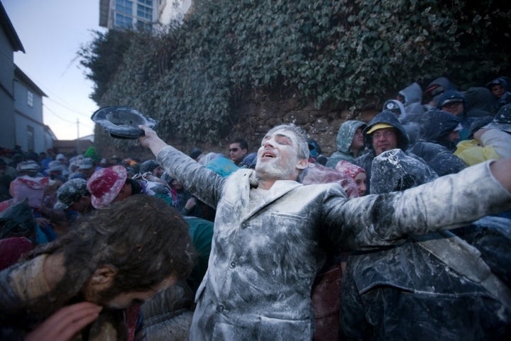 Conviértete en una estatua de barro, como en una maldición bíblica, pero sin perder la sonrisa. Foto: Nacho Calonge.