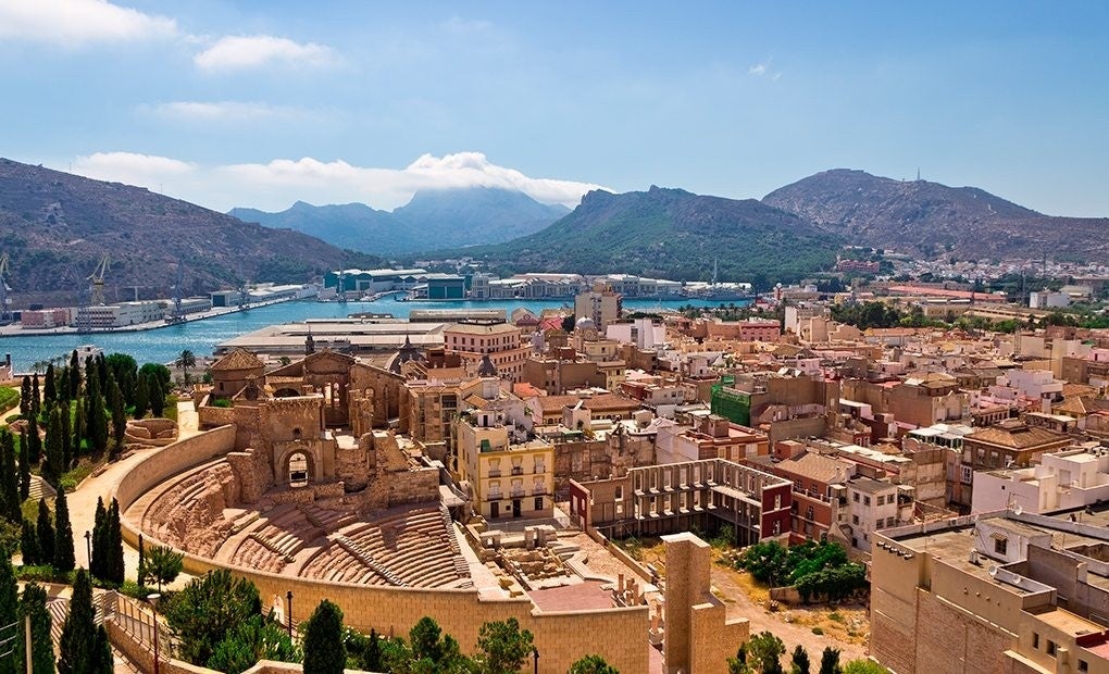 Vista sobre Cartagena con el anfiteatro romano.