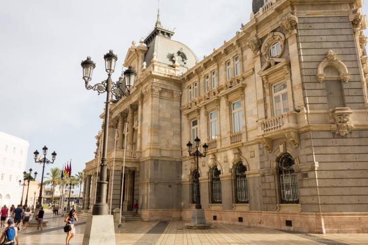 El Palacio consistorial de Cartagena, al lado del puerto. Foto: Ramón Peco y Manuel Martínez.