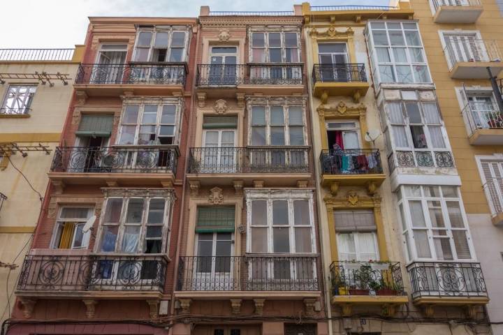 Las calles de Cartagena con frecuencia recuerdan a las de Lisboa. Foto: Ramón Peco y Manuel Martínez.