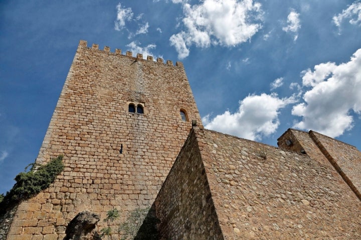 La Torre del Homenaje es de planta cuadrada y mide 30 metros de altura.