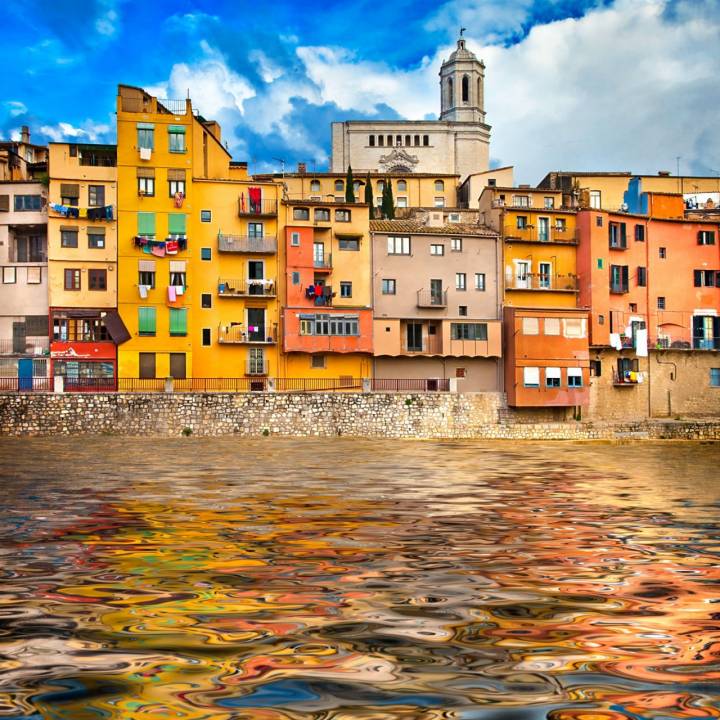 Girona, una ciudad salpicada de colores. Foto: shutterstock.