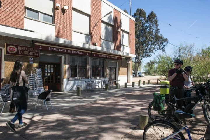 Vista del exterior del restaurante La Primitiva, en Catarroja, Valencia.