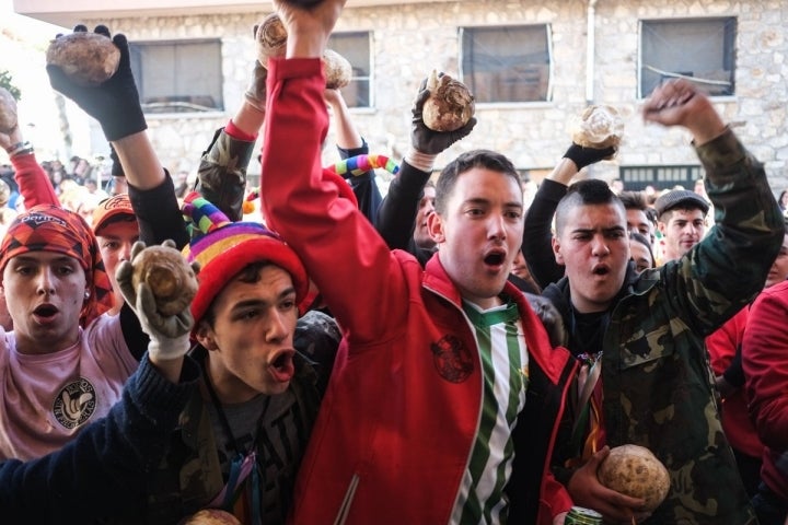 Los piornalegos se preparan para la salida del Jarramplas.