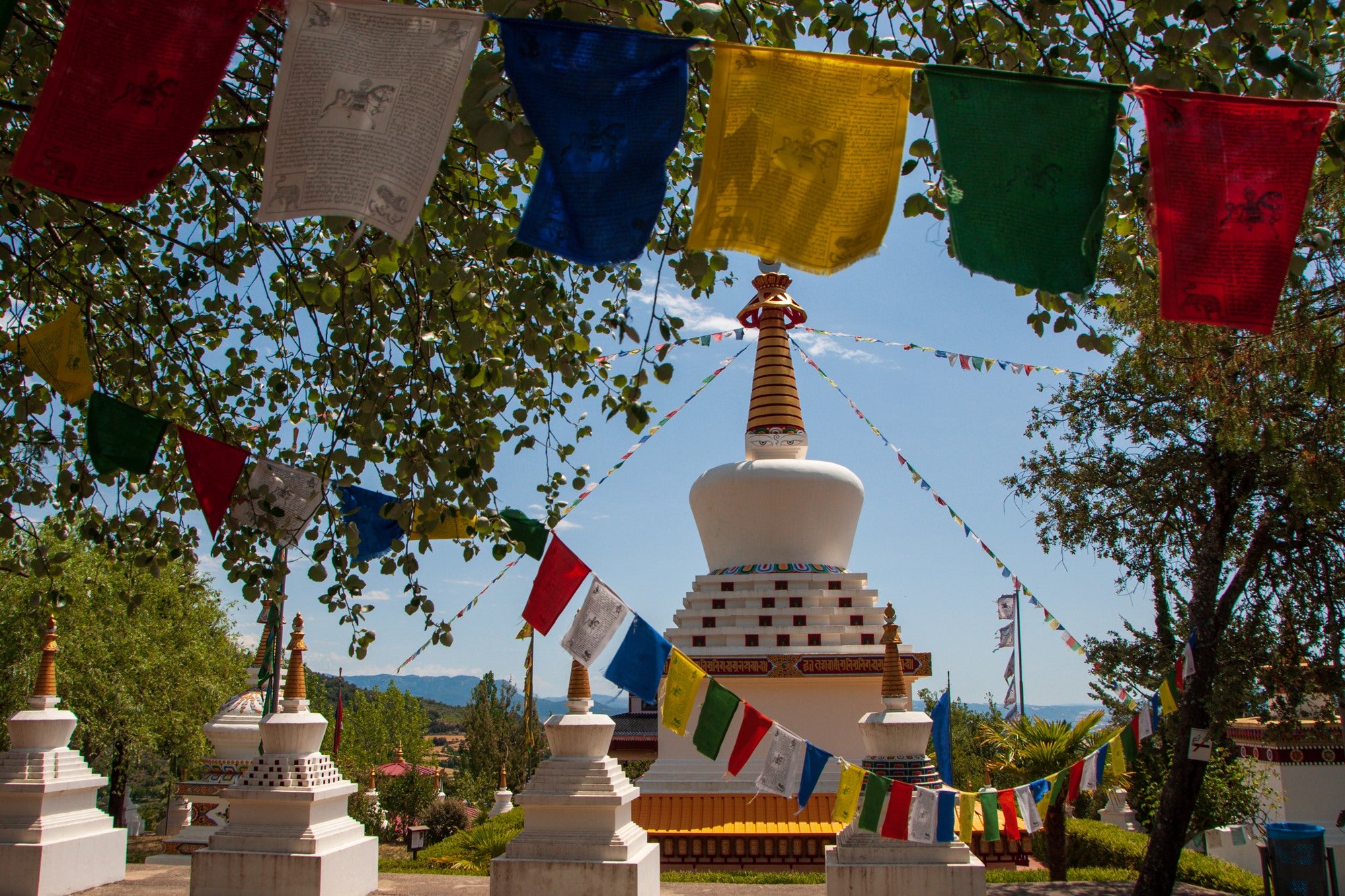 Centro Budista Dag Shang Kagyu (Panillo, Huesca) estupa