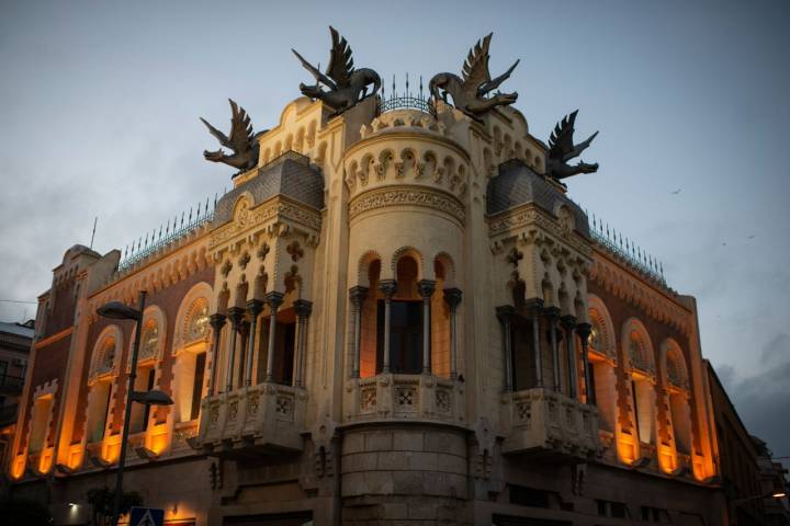 Casa de los Dragones en el centro de Ceuta.