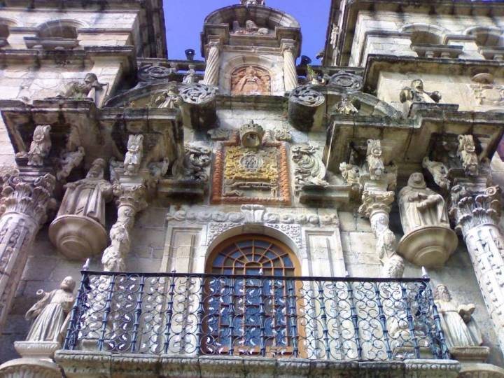 La fachada del monasterio, uno de los máximos exponentes del barroco gallego. Foto: Facebook As Ermidas.