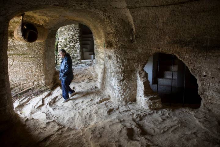 A este conjunto rupestre también se le conoce como Cuevas de San Antón.