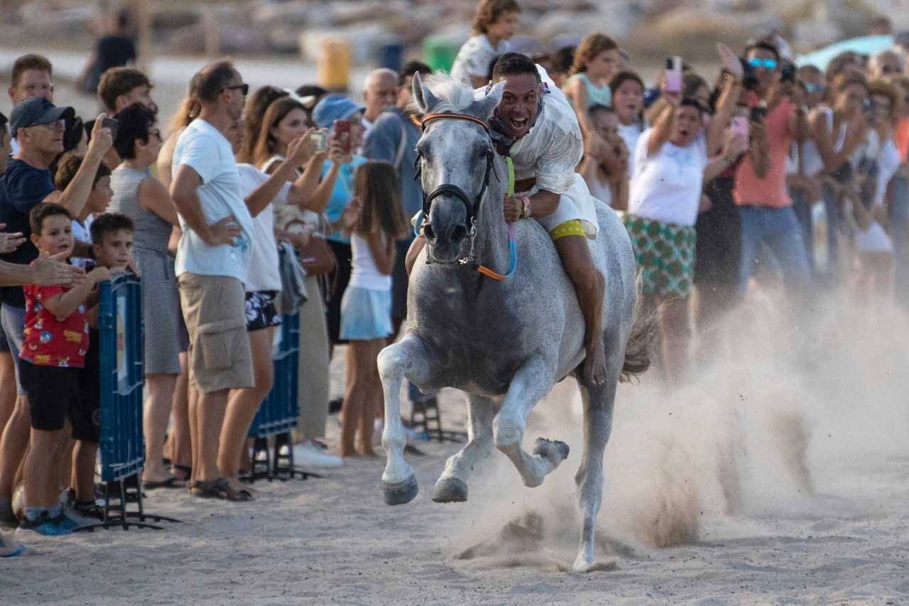 Jinetes y caballos lo dan todo por ganar.
