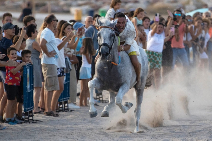 Jinetes y caballos lo dan todo por ganar.