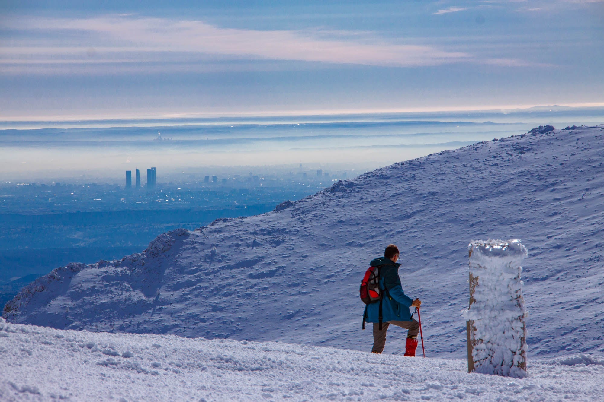 Entre la Bola del Mundo y la Maliciosa, con vistas a Madrid.