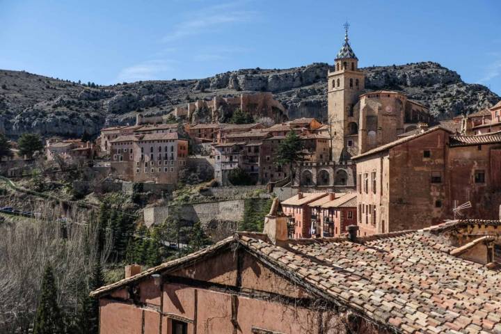 La silueta bien definida del conjunto arquitectónico de Albarracín en Teruel.