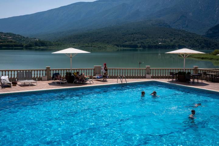 Vista de la piscina del Hotel Terradets