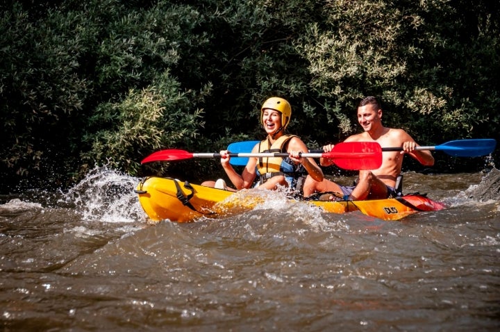 La ruta cuenta con tres tramos de aguas bravas tipo 2.