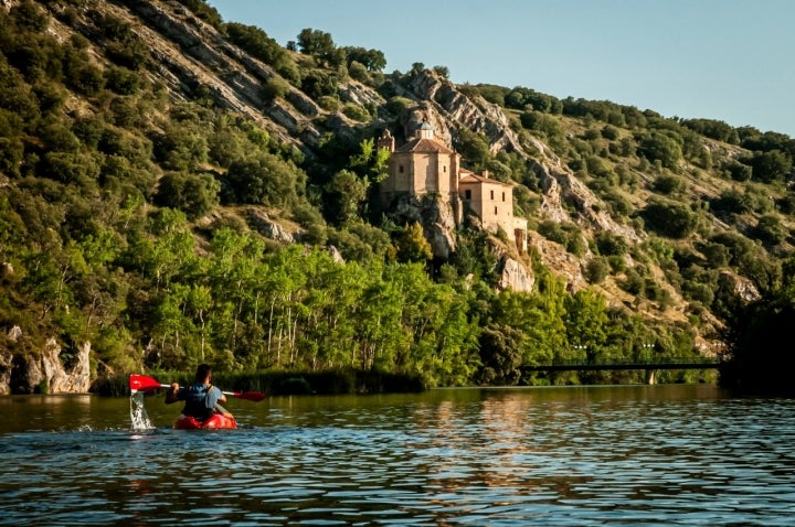 La experiencia de remar bajo San Saturio.