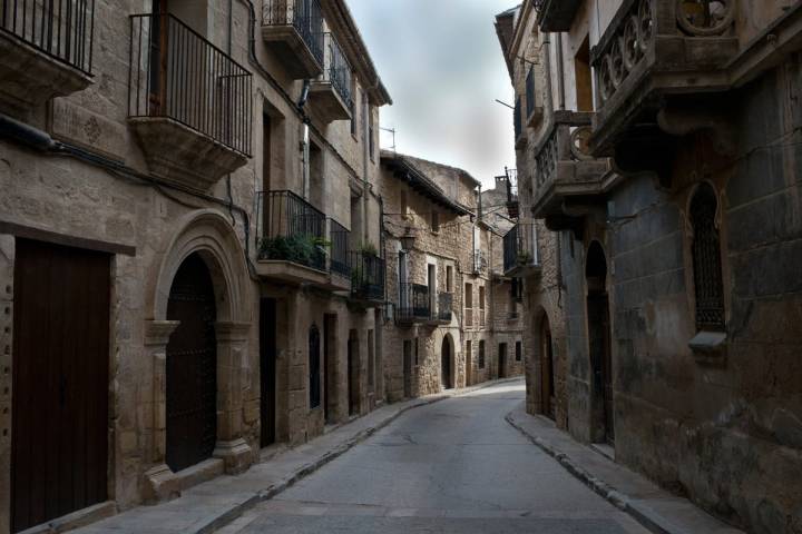 En la calle Maella de Calaceite (El Matarraña)  vivían los ricos porque no sopla el cierzo y es plana. Foto: Sofía Moro