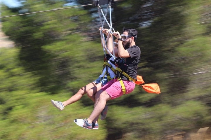 La Tirolina del Pisuerga es perfecta para adultos adictos a la adrenalina. Foto: Facebook.