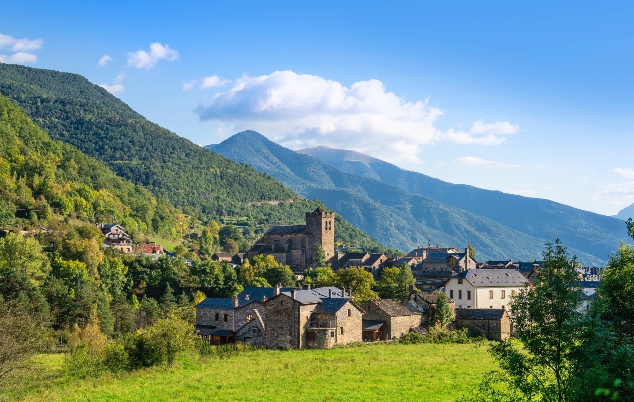 Entre valles y cumbres, 10 pueblos de postal para tu próxima escapada