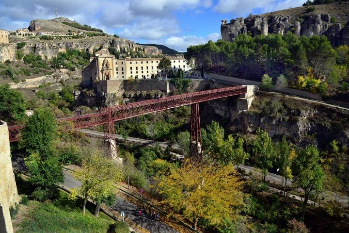 Cuenca: Puente colgante y convento de San Pablo, hoy parador de turismo. Foto: Alfredo Merino | Marga Estebaranz