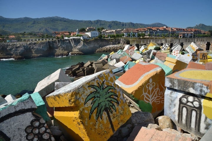 Llanes: Puerto de Llanes y Cubos de la Memoria. Foto: Alfredo Merino | Marga Estebaranz