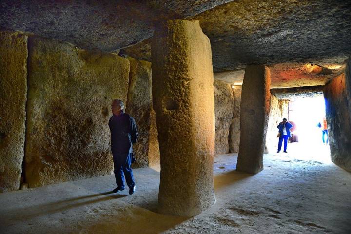 Antequera: Interior del dolmen de Menga. Foto: Alfredo Merino | Marga Estebaranz