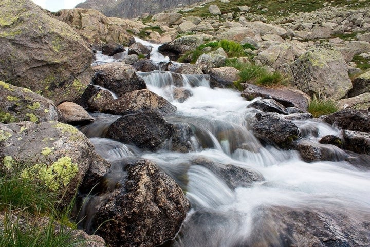 Los fríos torrentes de agua también pueden ayudar a combatir el calor. Foto: shutterstock.