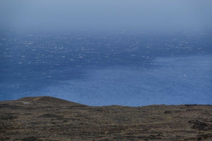 Vista del mar donde se aprecia la línea divisoria que da comienzo al Mar de las Calmas