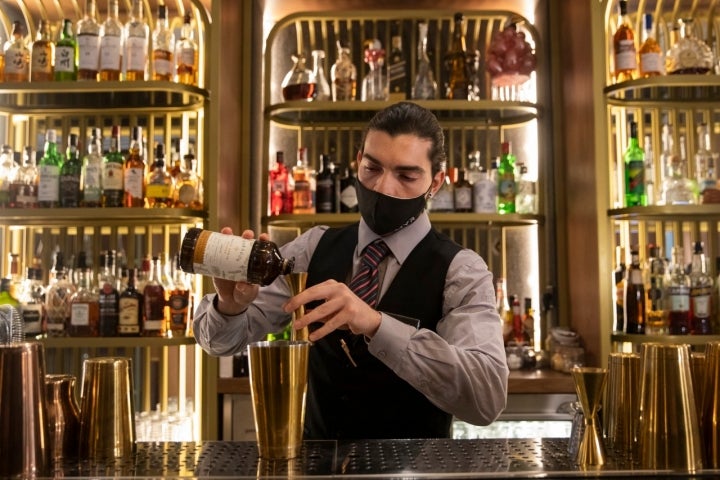 Dónde comer y dormir en la ruta de los Borgia bartender