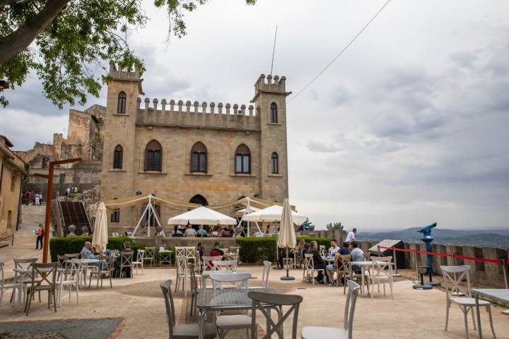 Dónde comer y dormir en la ruta de los Borgia terraza ‘La Talaia del Castell’