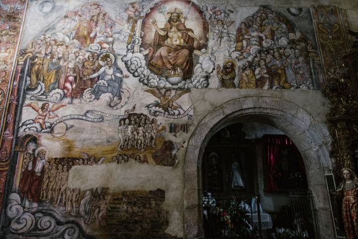 Fresco siglo XVI en los muros de la nave.