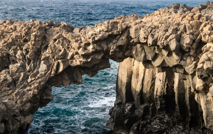 Los arcos de los Caletones al norte de la isla.