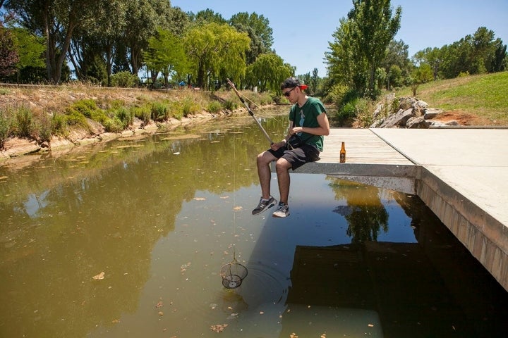 Los adultos intentan tener más paciencia que los niños en el río Burejo.