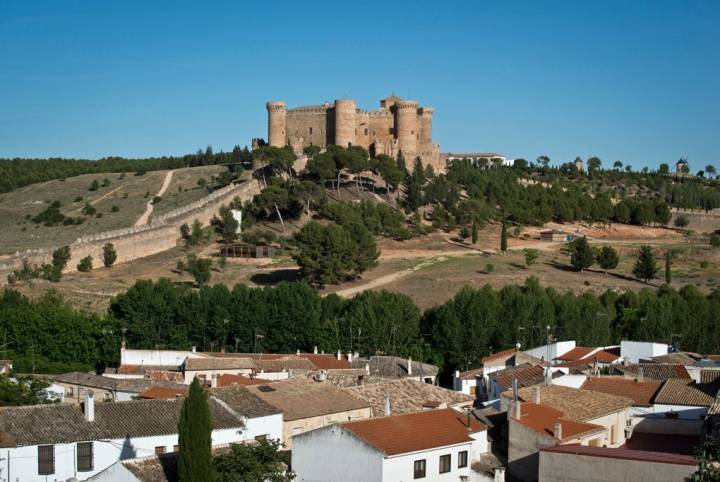 Belmonte tiene una gran muralla y en sus tierras se celebran torneos medievales famosos en el mundo.