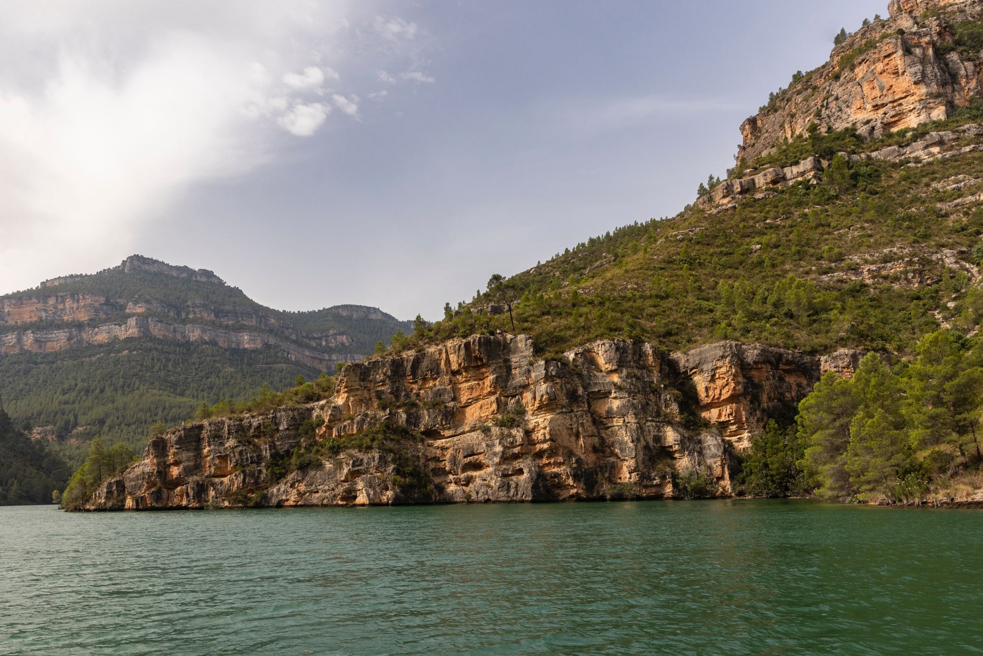 A la ruta ribereña de Cofrentes a Cortes de Pallás se la conoce como los “fiordos valencianos”.