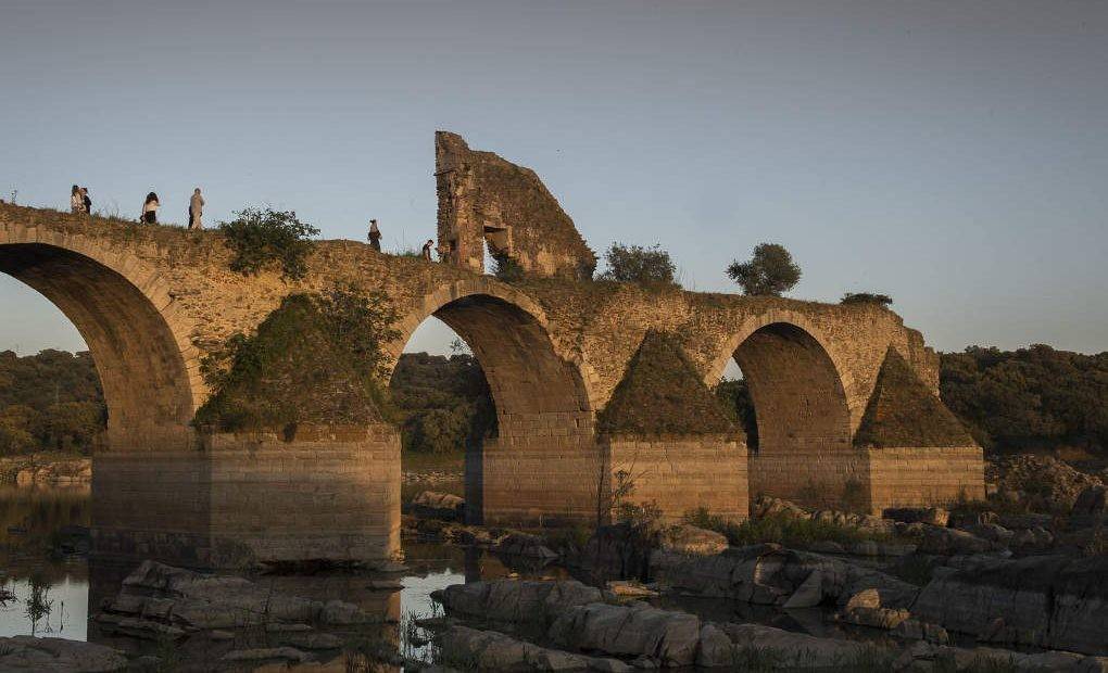 El puente de Ajuda, del siglo XVI, partido en dos desde que los españoles lo volaron en el siglo XVIII.