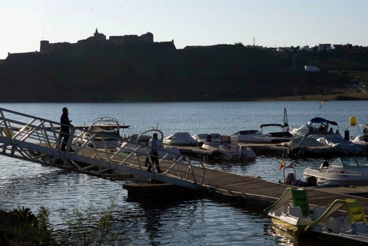 Villareal y la fortaleza de Juromenha al fondo.