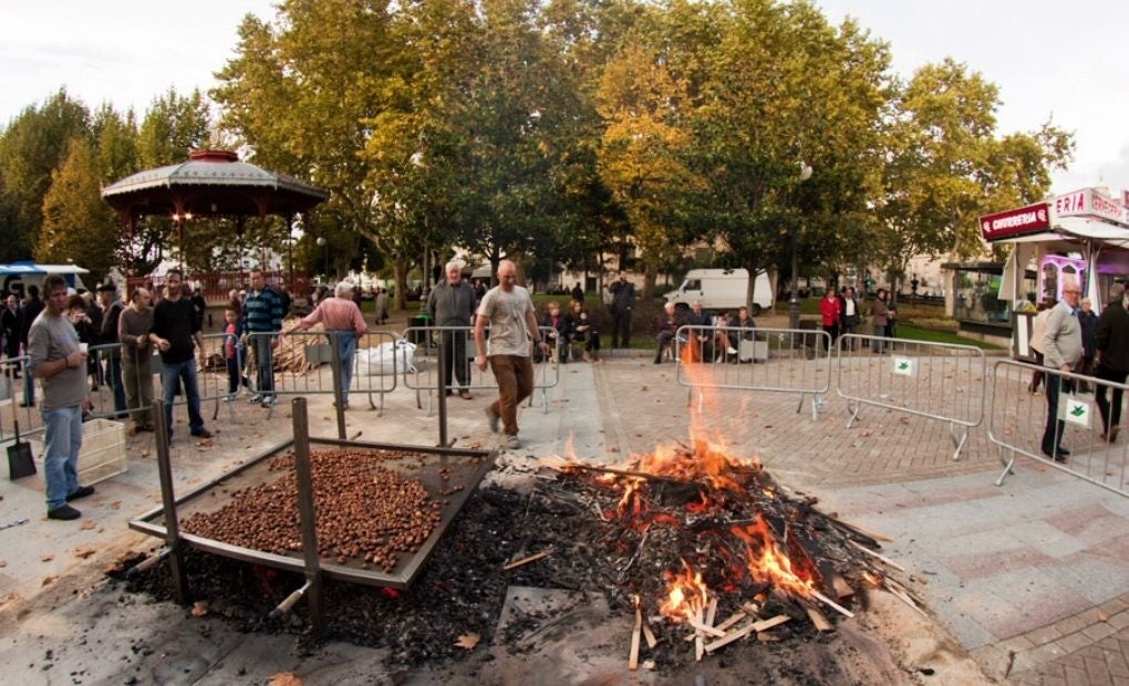 Una fiesta de cosechas, fuego, castañas y vino nuevo