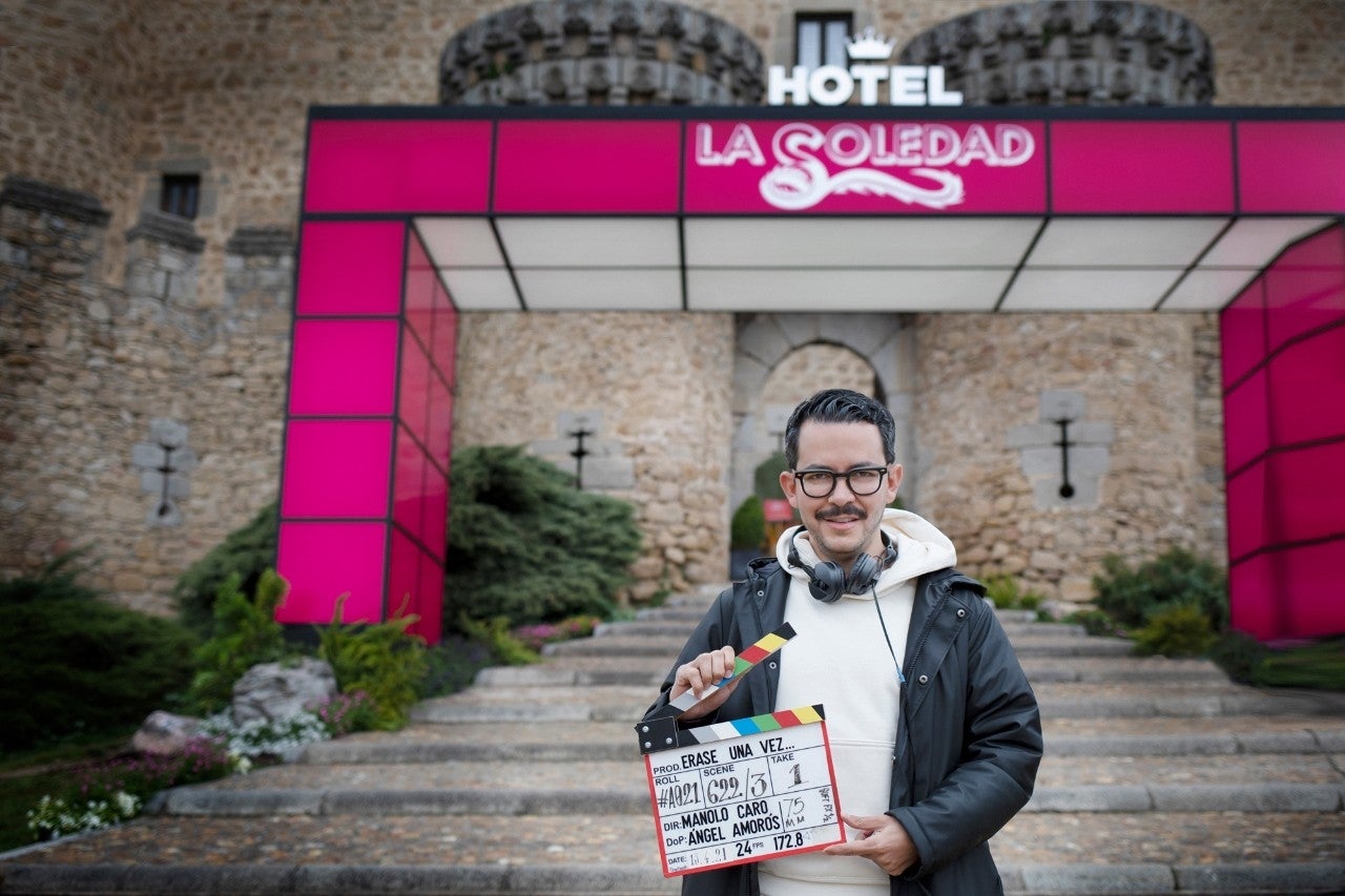 Manolo Caro quedó prendado de La Alberca como escenario principal de sus serie. Foto: Cocha de la Rosa/Netflix