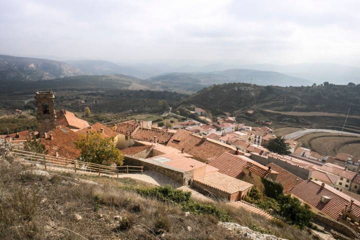 Los tejados y el paisaje de Culla, en Alto Maestrazgo, Castellón. Foto: Eva Máñez