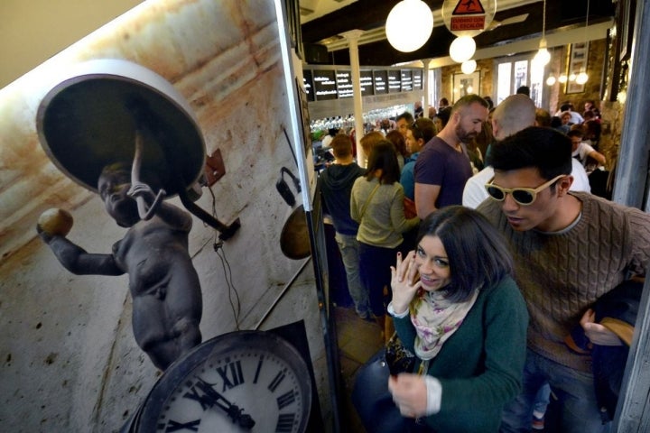 Ambiente en el restaurante de pinchos El Morito, en Burgos. Foto: Alfredo Merino