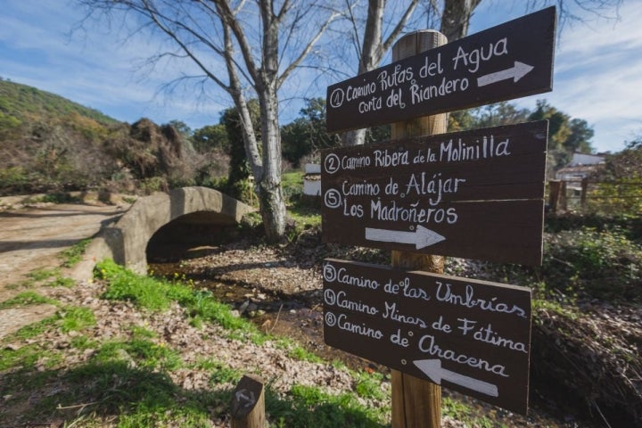 Senderos que pasan por Linares de la Sierra en el Parque Natural de la Sierra de Alacena, Huelva.