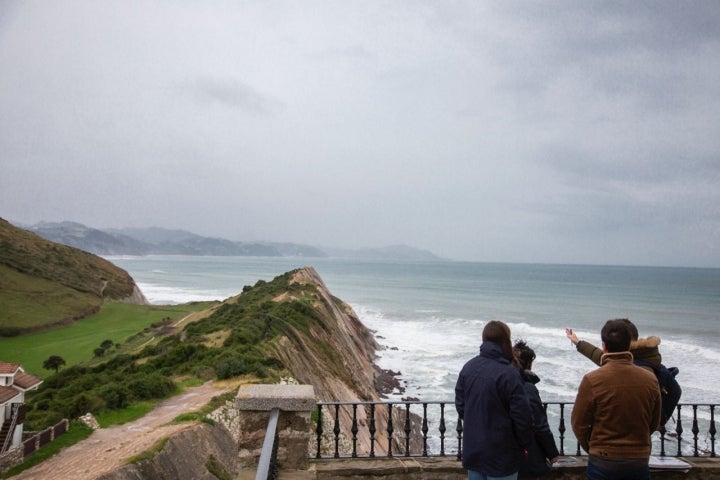 En Zumaia hay dos estratotipos intermundiales que marcan un brusco descenso del mar y el cambio de la polaridad magnética.