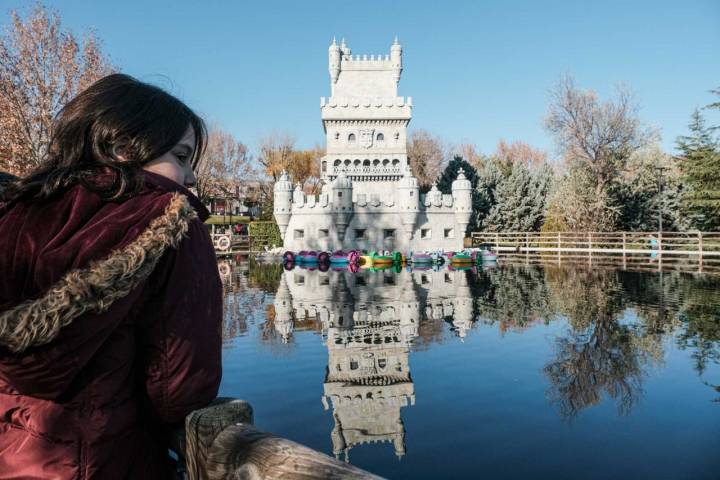 Reflejo sobre el lago artificial de la Torre de Belém.