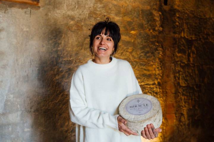 Silvia Soler es la propietaria de la quesería del Miracle.