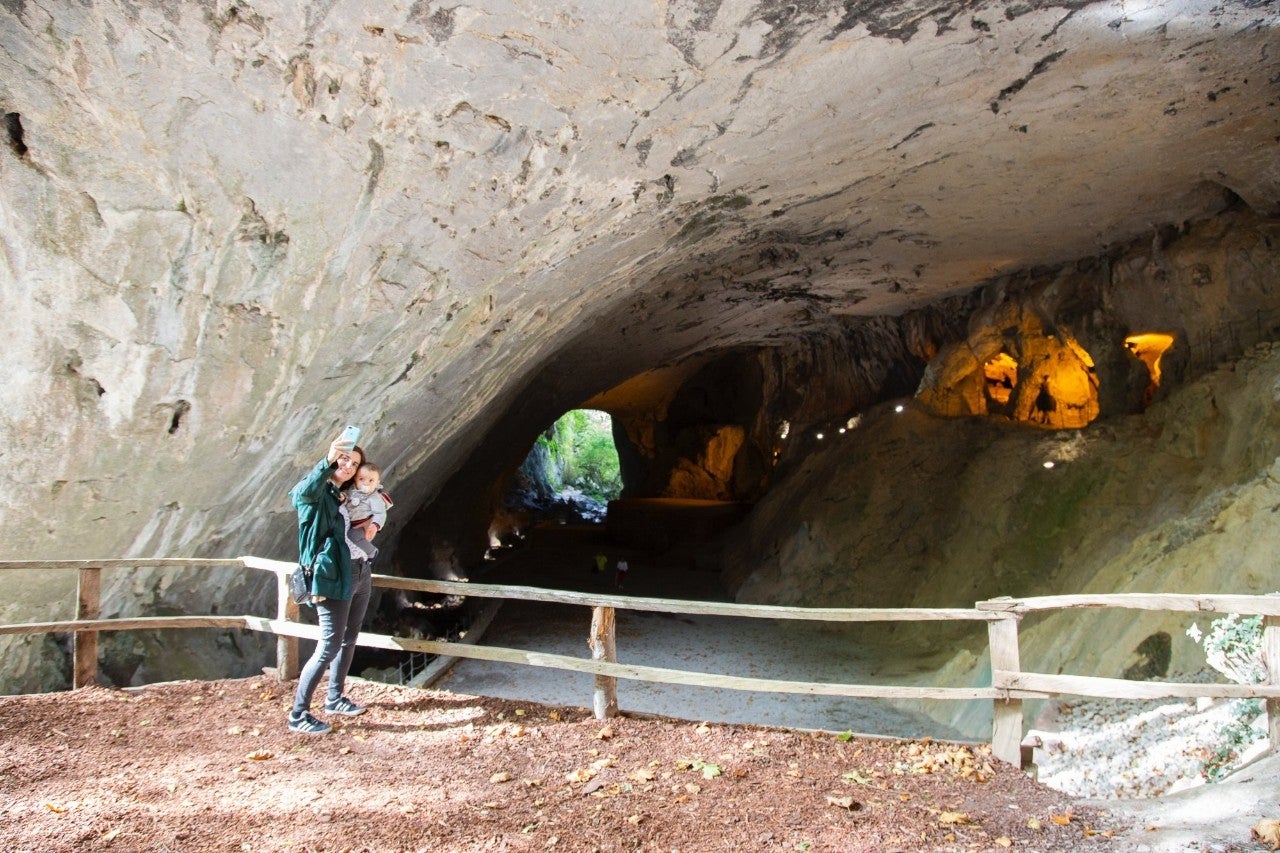 Un pueblo de luz en medio de la oscuridad