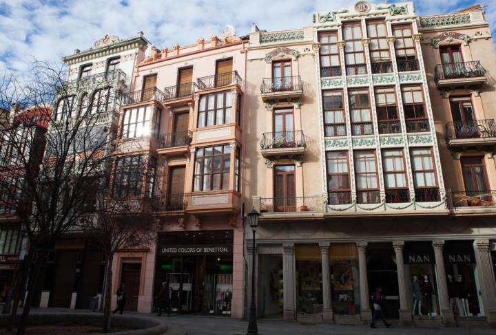 La casa de Roberto Macho es uno de los principales edificios de la plaza Sagasta.