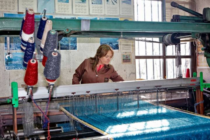 Todo el proceso en el telar se hace de manera artesanal, como desde hace casi 90 años.